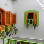 بيت شباب Charming *
